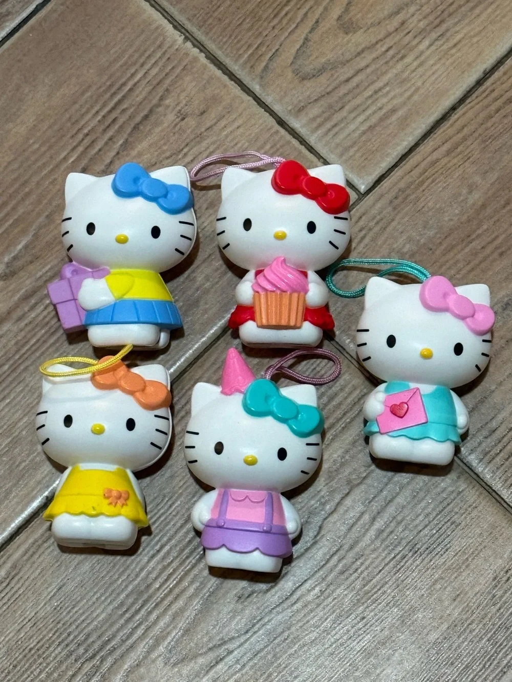 Hello Kitty Figure Set - Picture 1 of 2